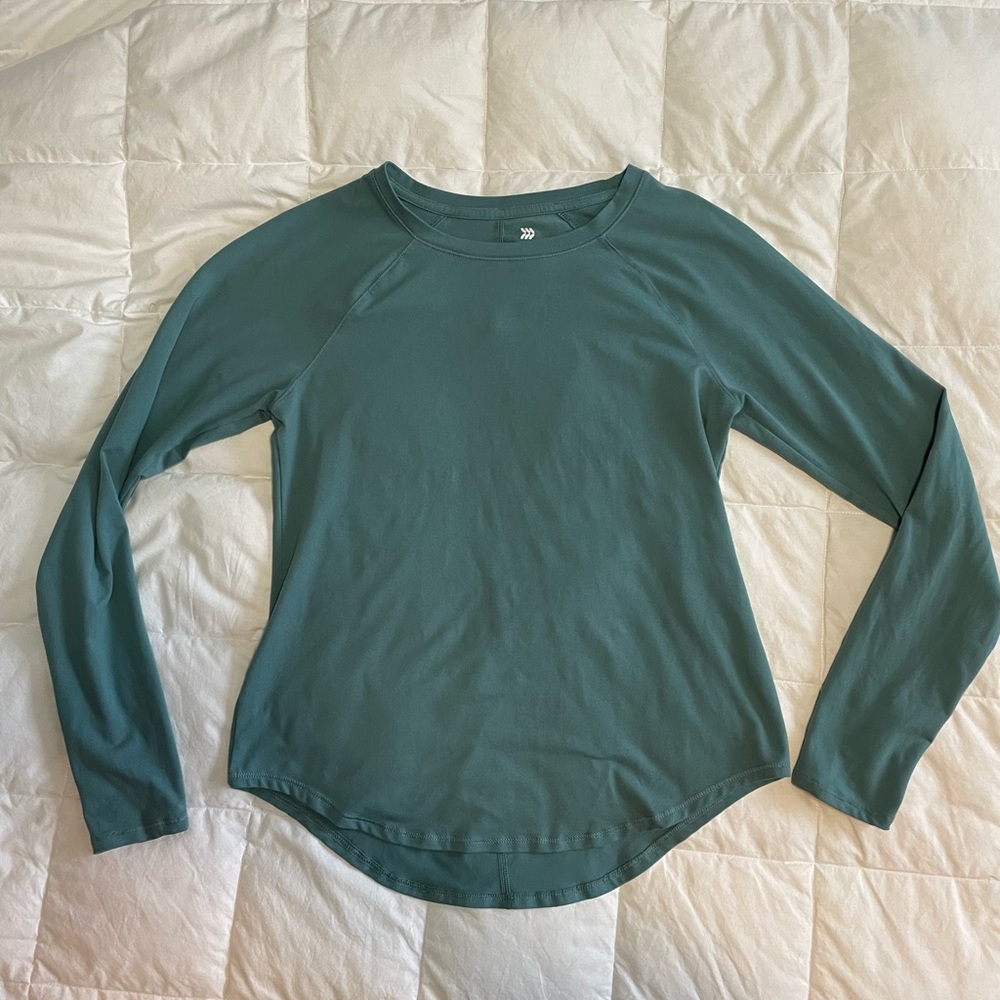 Essential Crew neck Long Sleeve Tshirt